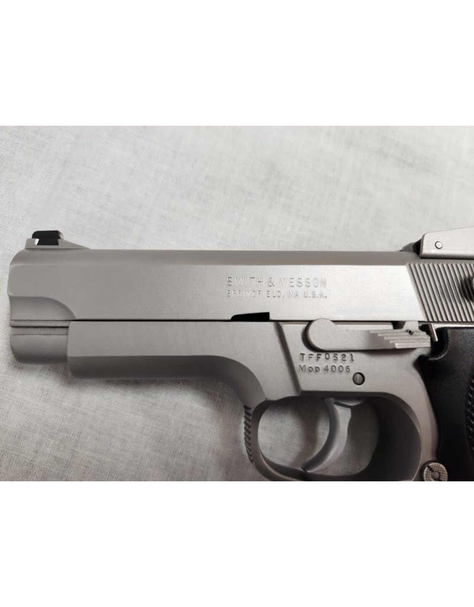 Smith & Wesson Mod. 4006 - .40 S&W 4" bbl 1+1 Round DAO