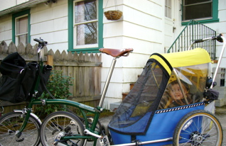 Brompton hauling a kids' trailer