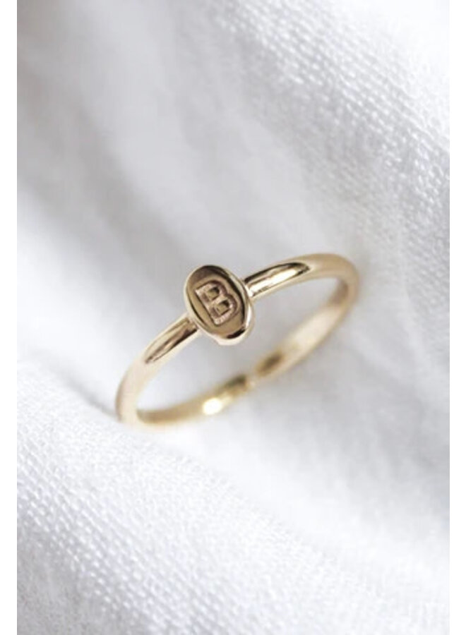 KINSEY DAINTY INITIAL RING