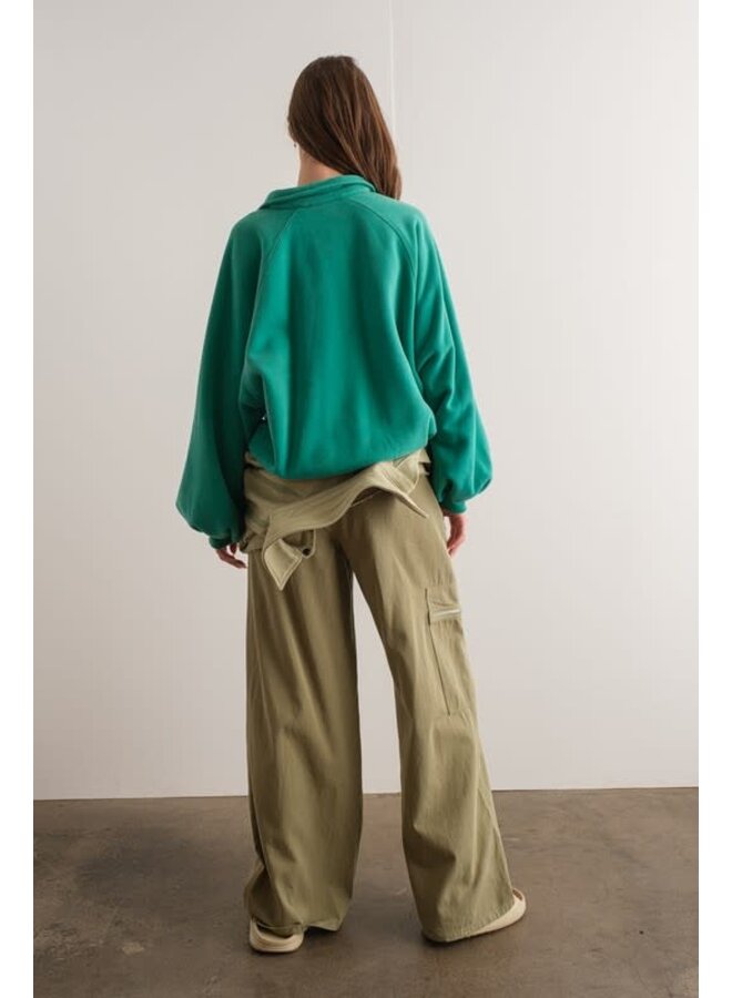 IN A SNAP BUTTON COLLARED SWEATER - GREEN