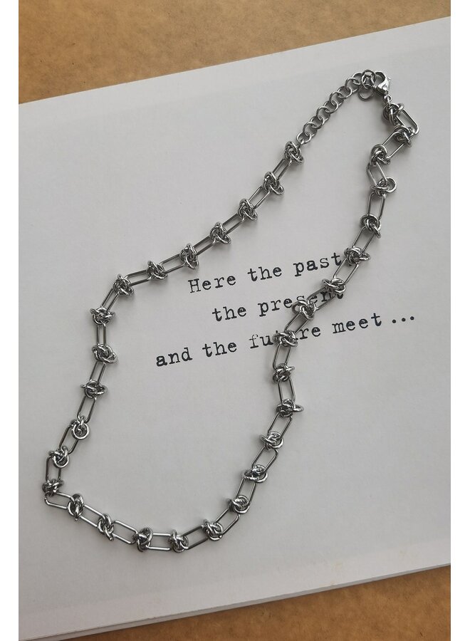 NOLAN NECKLACE