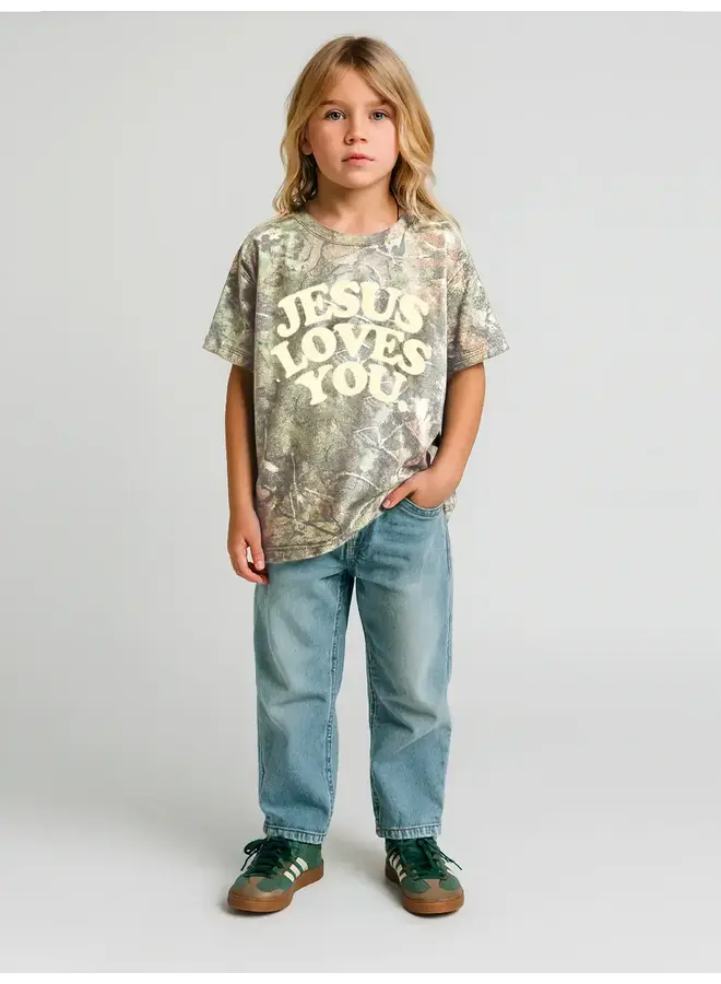 YOUTH JESUS LOVES YOU OVERSIZED CAMO TEE