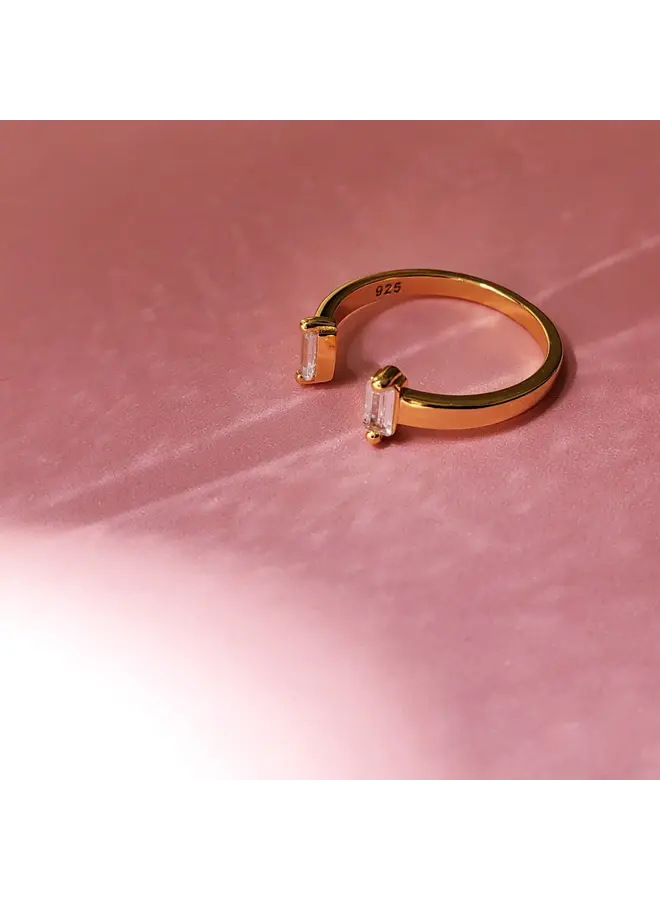 ROBIN DAINTY BAGUETTE RING