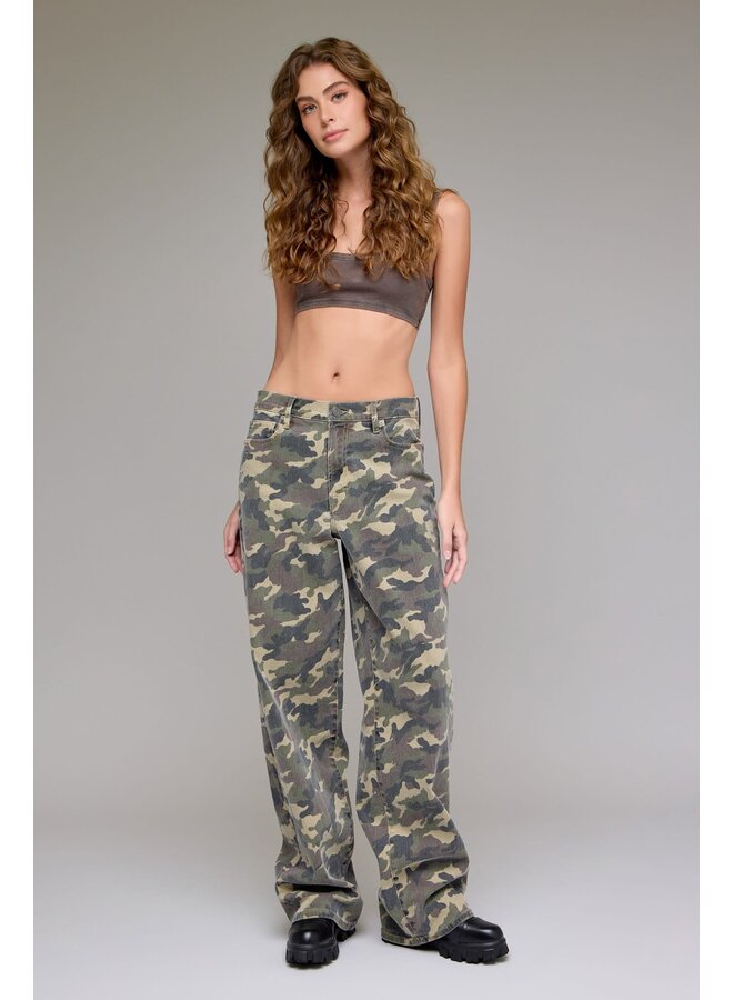 ALEX BAGGY CAMO JEAN