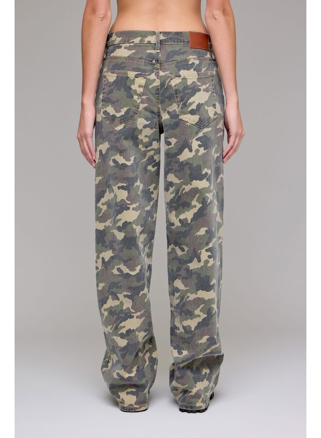 ALEX BAGGY CAMO JEAN