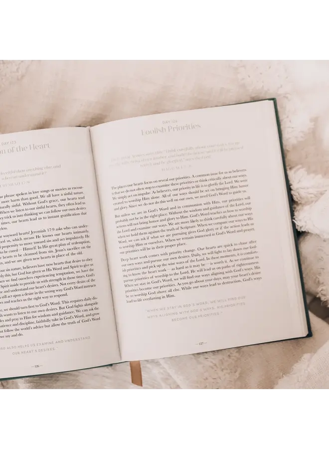 THE GOSPEL CHANGES EVERYTHING - 365 DAY DEVOTIONAL