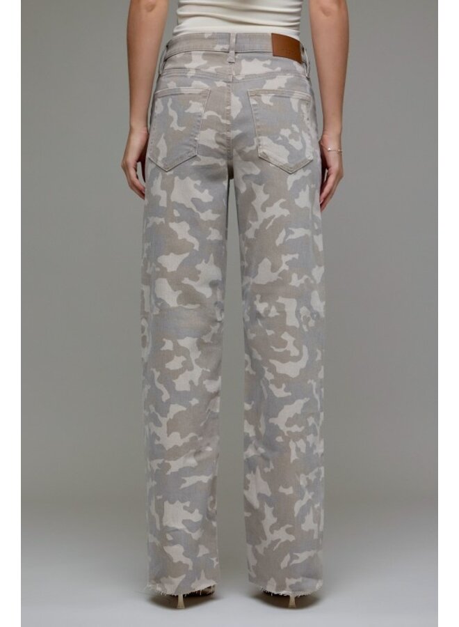 LOGAN HIGH RISE CAMO DAD JEAN