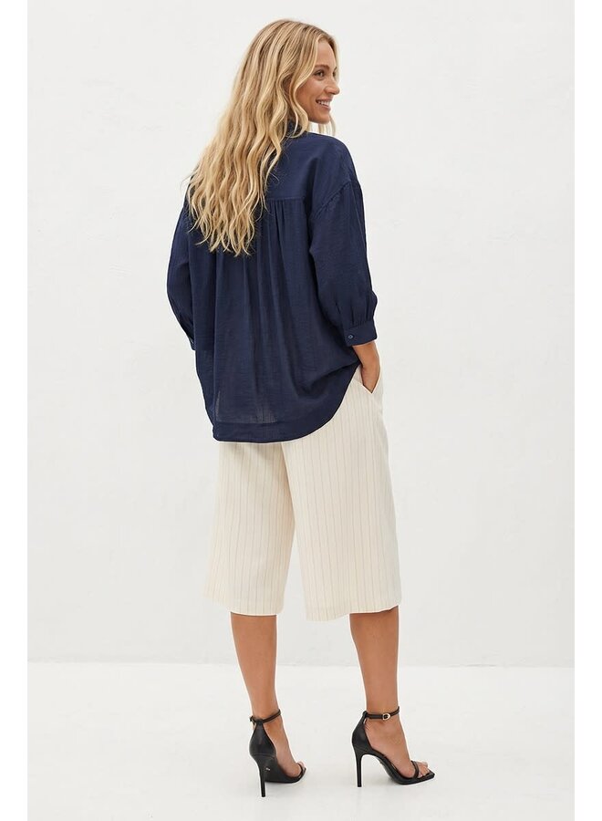 SIMPLY STYLED BUTTON DOWN TOP-NAVY