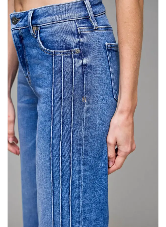 CHRIS MID RISE FLARE PINTUCK JEAN