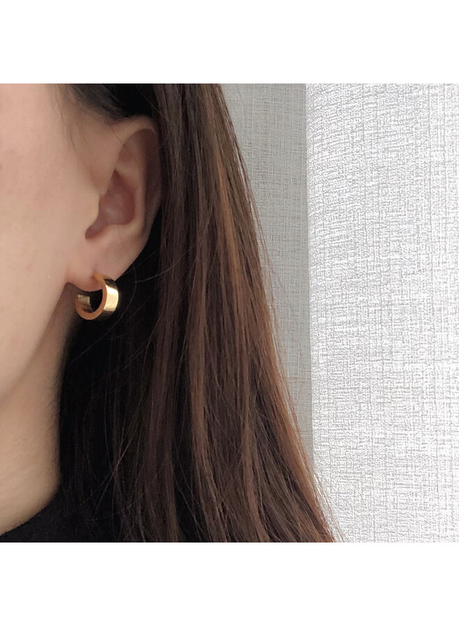 AMELIA 18KGP SMALL HOOP EARRINGS