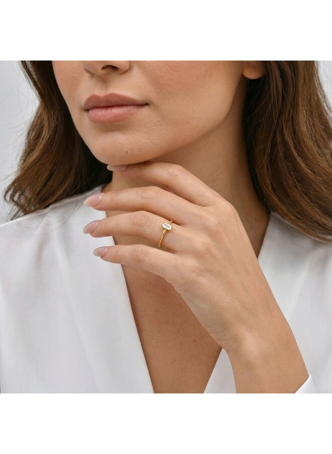 RIA 18KGP ADJUSTABLE RECTANGLE ZIRCONIA RING