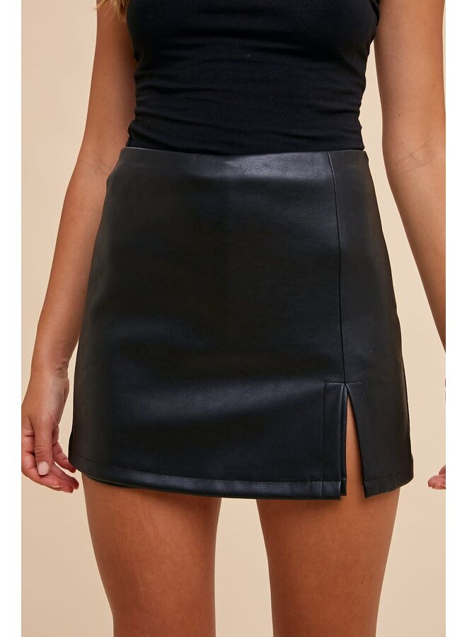 WHAT HAPPENS IN VEGAS LEATHER SKORT-BLACK