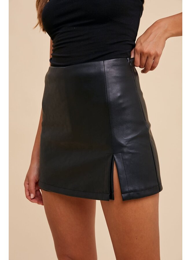 WHAT HAPPENS IN VEGAS LEATHER SKORT-BLACK