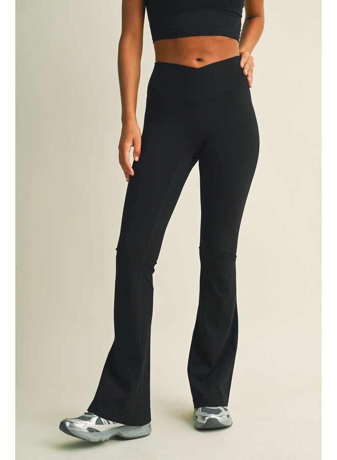 THE CROSSOVER FLARE LEGGINGS-BLACK