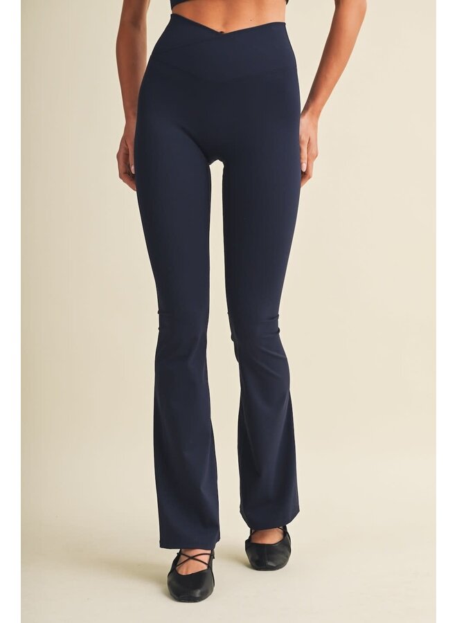 THE CROSSOVER FLARE LEGGINGS-NAVY