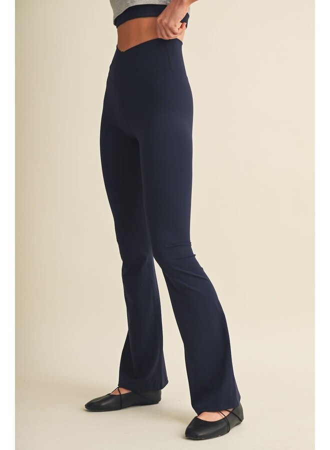 THE CROSSOVER FLARE LEGGINGS-NAVY