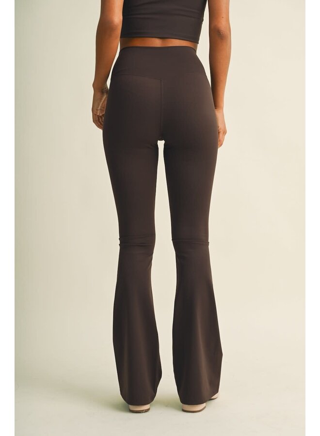THE CROSSOVER FLARE LEGGINGS-CHOCOLATE