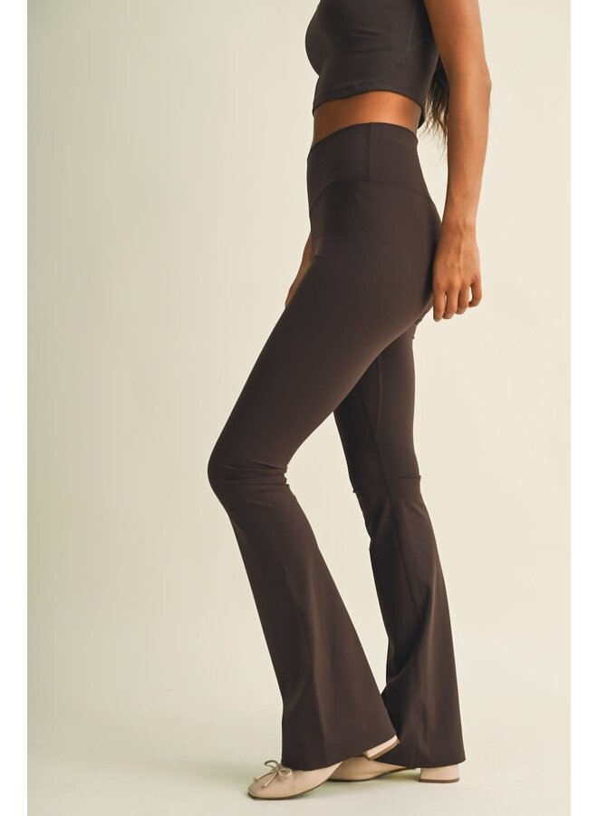 THE CROSSOVER FLARE LEGGINGS-CHOCOLATE