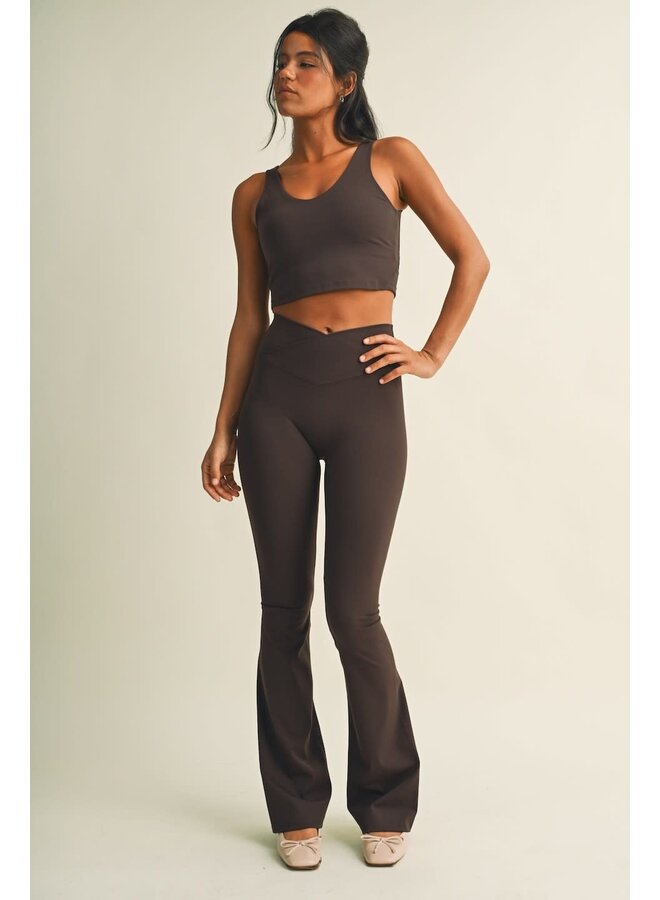 THE CROSSOVER FLARE LEGGINGS-CHOCOLATE