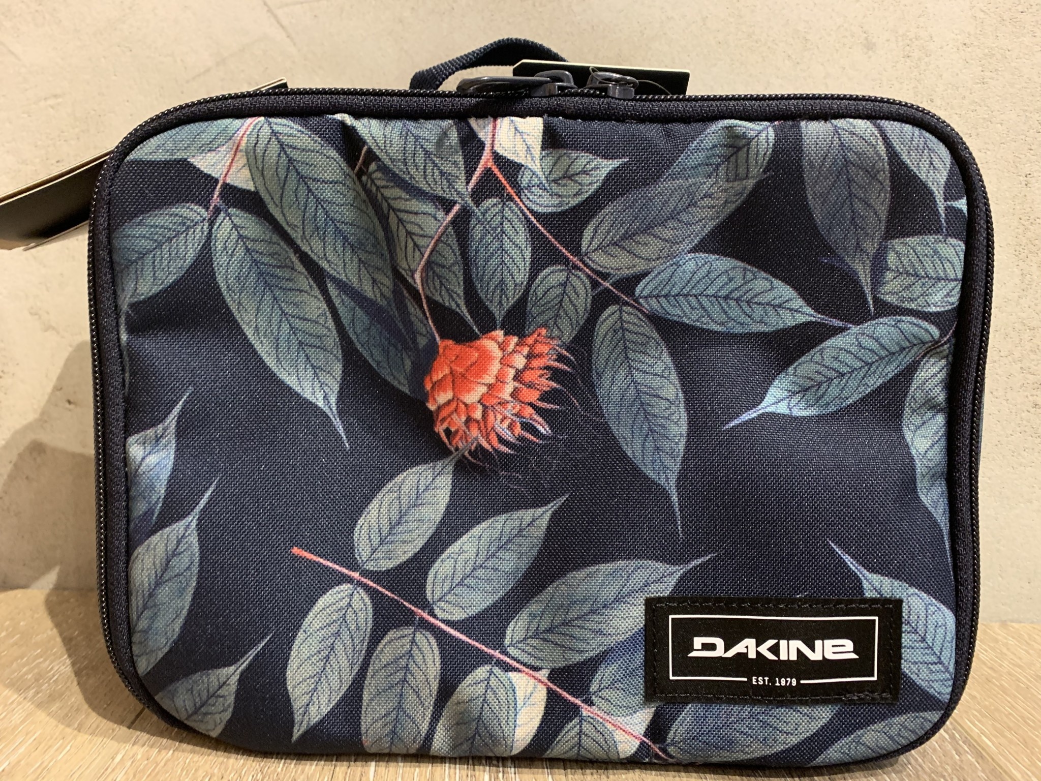 Dakine Lunch Box 5L - Eucalyptus Floral – Rumors Skate and Snow