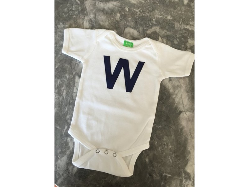 white w cubs shirt