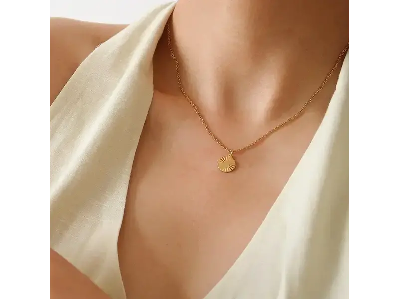 MAIQ Accessories Miraz 18k Gold Non-Tarnish Round Sun Gaze Necklace
