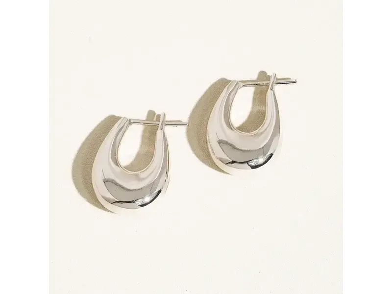 MAIQ Accessories Quinn 18K Classic Droplet Hoop Earring Silver