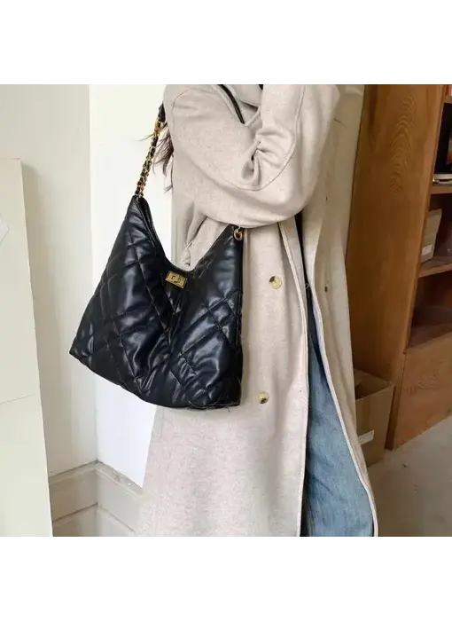 Quilted Twist Lock Shoulder Bag Black