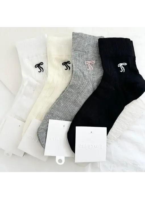 Elegant Embroidered Bow Socks - Jara