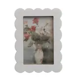 Creative Co-OP Resin & MDF Scalloped Photo Frame, White 4 x 6"