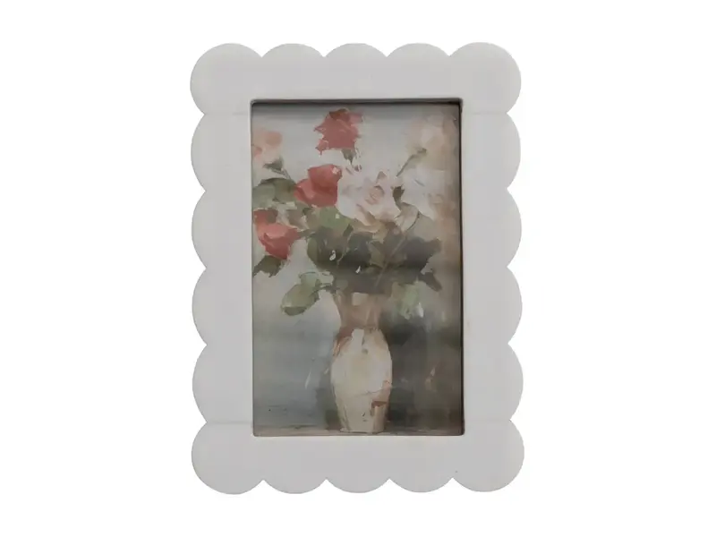 Creative Co-OP Resin & MDF Scalloped Photo Frame, White 4 x 6"