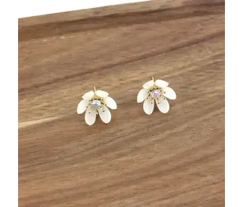E25226 Glass Crystal Centered Flower Post Earrings - ivory
