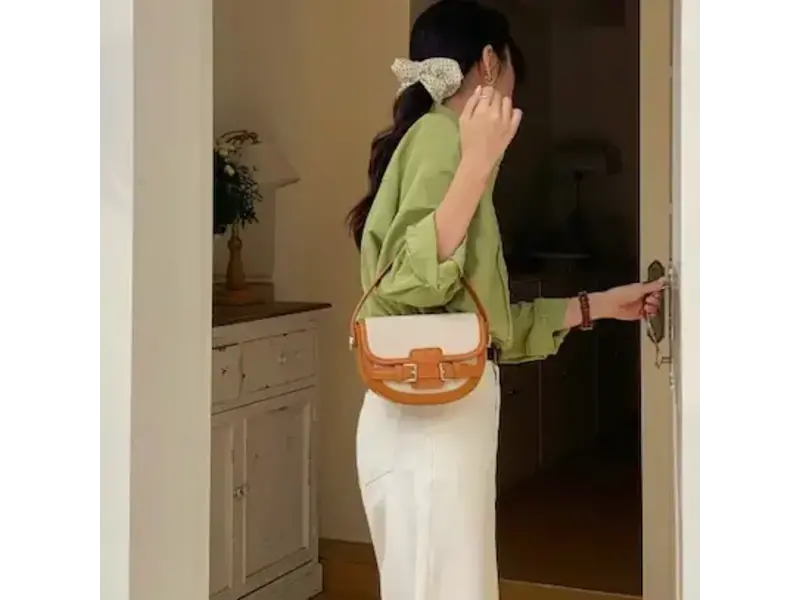 pretty persuasions Buckle Décor Top Handle Canva Crossbody Bag - Camel