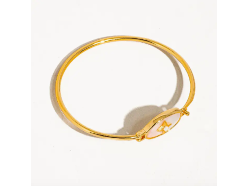 MAIQ Accessories Aileen 18K Gold Vintage Star Shell Bangle