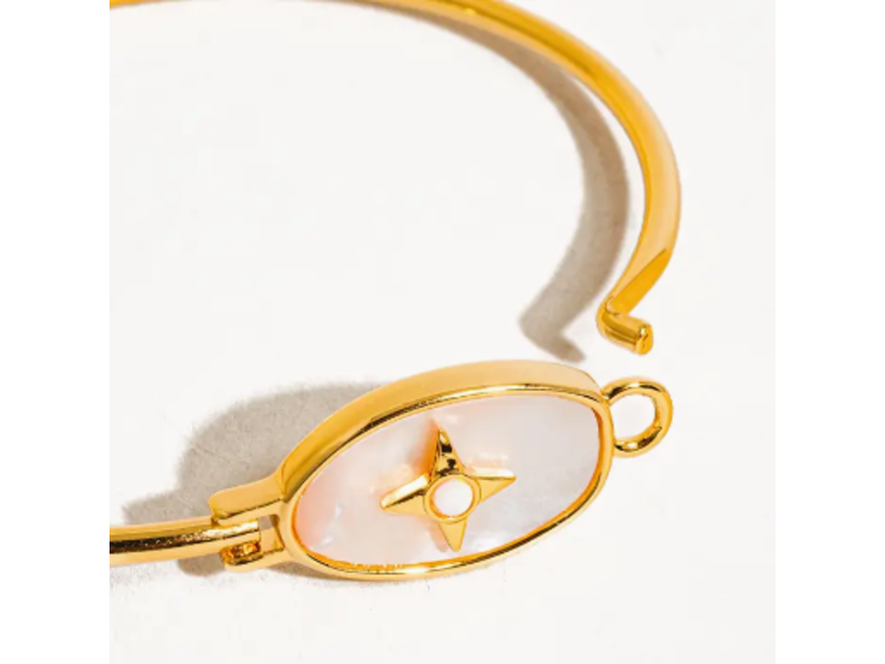MAIQ Accessories Aileen 18K Gold Vintage Star Shell Bangle