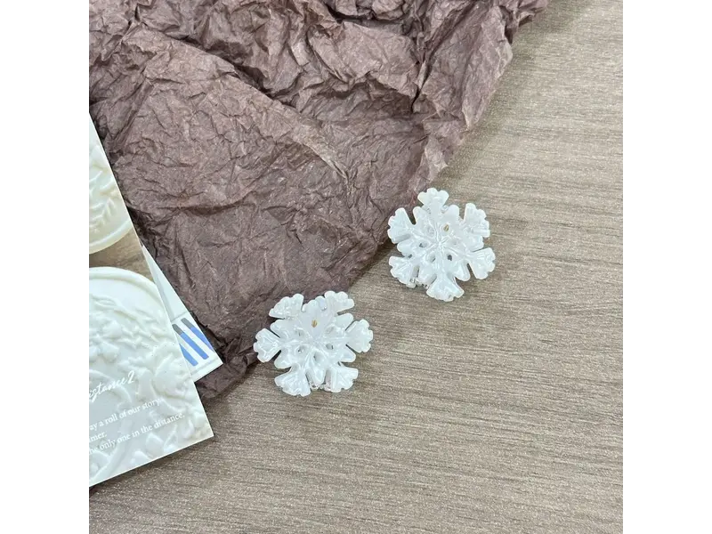 SoapElenGlen Frosty Snowflake Hair Clip, Winter Hair Accessories