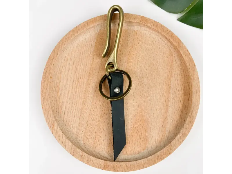 SoapElenGlen Vintage Alloy U-Shaped Belt Buckle Keychain - black