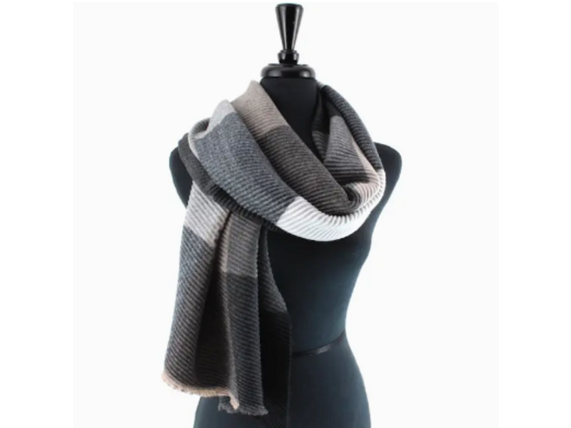 pretty persuasions Merrymaking Pleated Scarf - Black & White