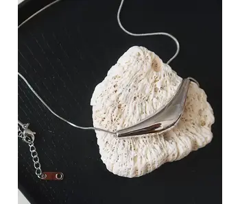 Cendre 18K Gold Non-Tarnish Curve Sweater Necklace