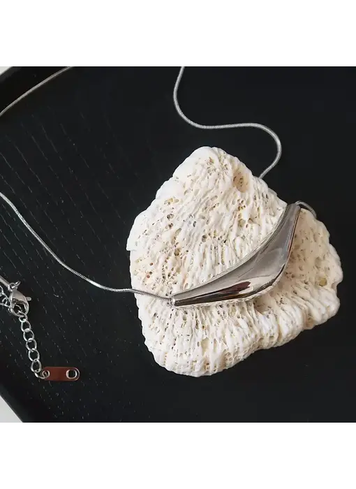 Cendre 18K Gold Non-Tarnish Curve Sweater Necklace