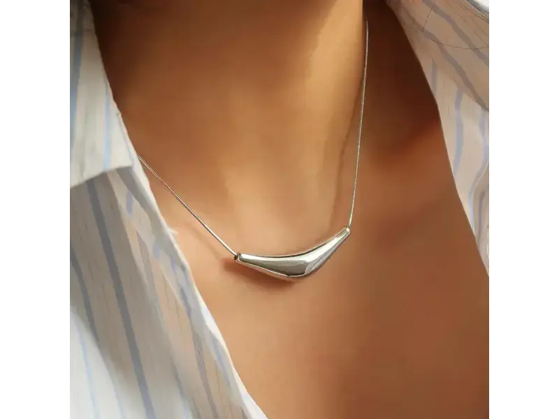 MAIQ Accessories Cendre 18K Gold Non-Tarnish Curve Sweater Necklace