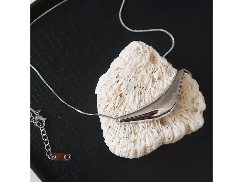 MAIQ Accessories Cendre 18K Gold Non-Tarnish Curve Sweater Necklace