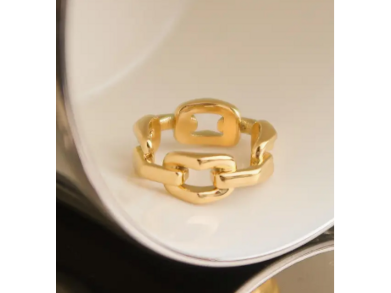 MAIQ Accessories Brooklyn 18K Gold Stack Braided Non-Tarnish Ring (Size 7)