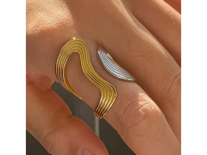 MAIQ Accessories Xena 18K Gold Non-Tarnish Wavy Abstract Two Tone Ring