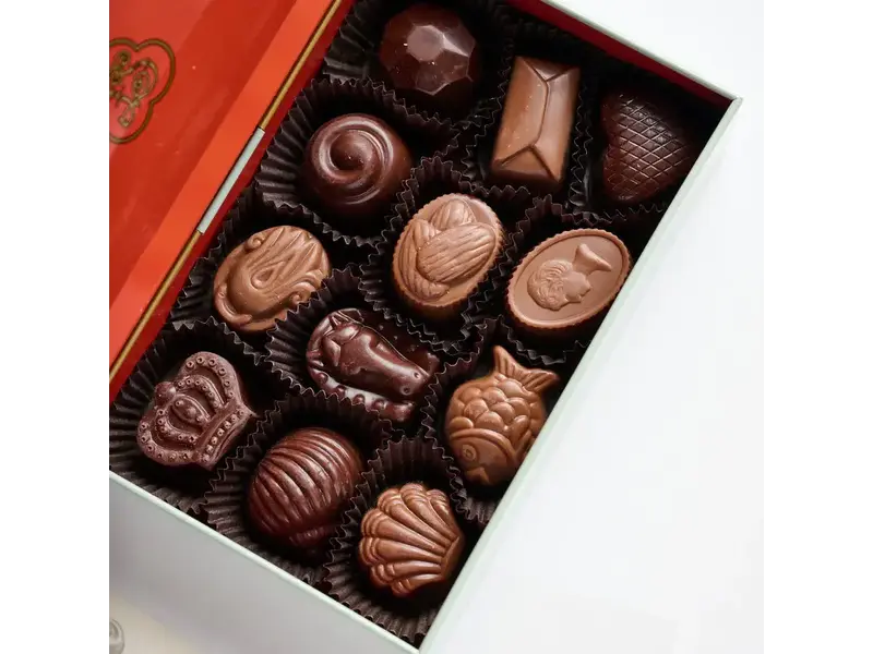 Louis Sherry Camellia Pink: Traditional Truffles 12 PC Tin