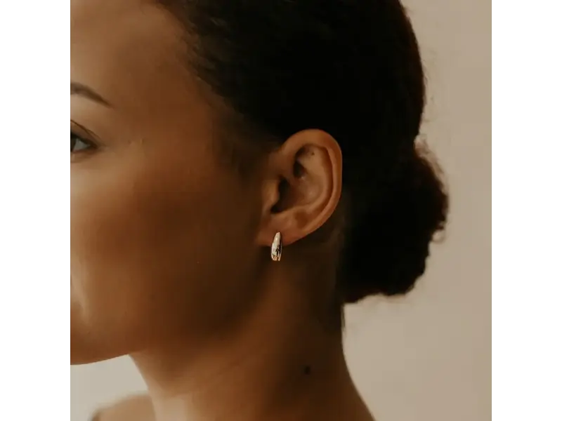 Ofina Jewelry Curved Chunky Studs