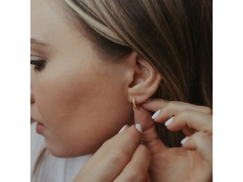 Ofina Jewelry Croissant Huggies GV