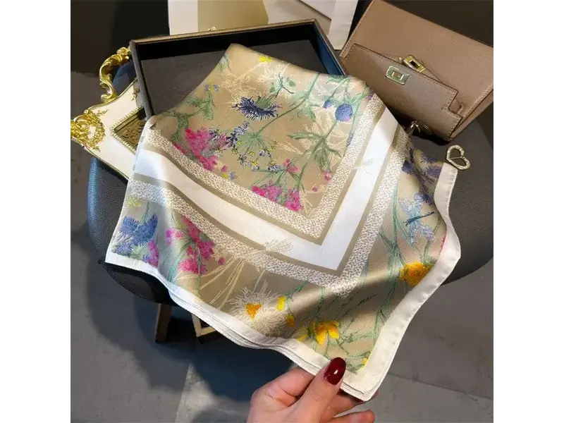 UZ Wholesale Store Fashion Print Square Scarf