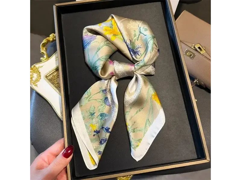 UZ Wholesale Store Fashion Print Square Scarf