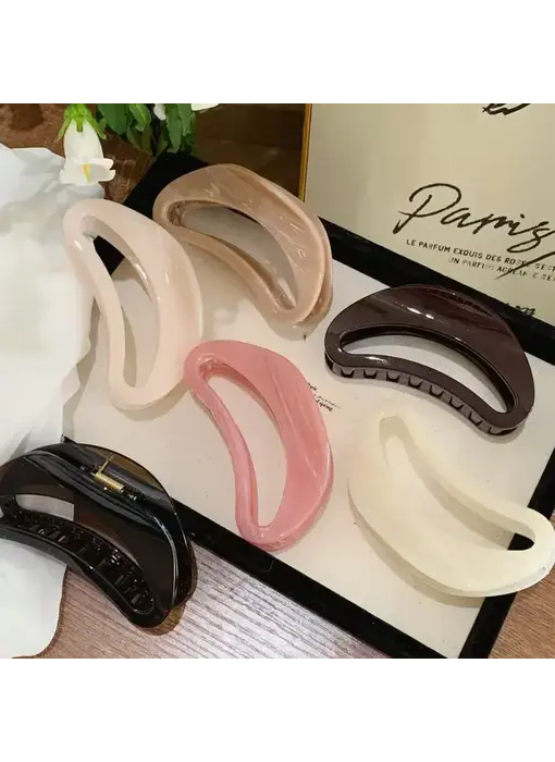 Glossy Lightweight Effortless Chic Claw Clip